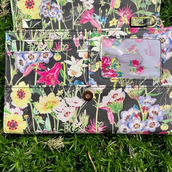 🌎2/$66~NWT Betsey Johnson Dani Floral Crossbody with Bow - Picture 7 of 14
